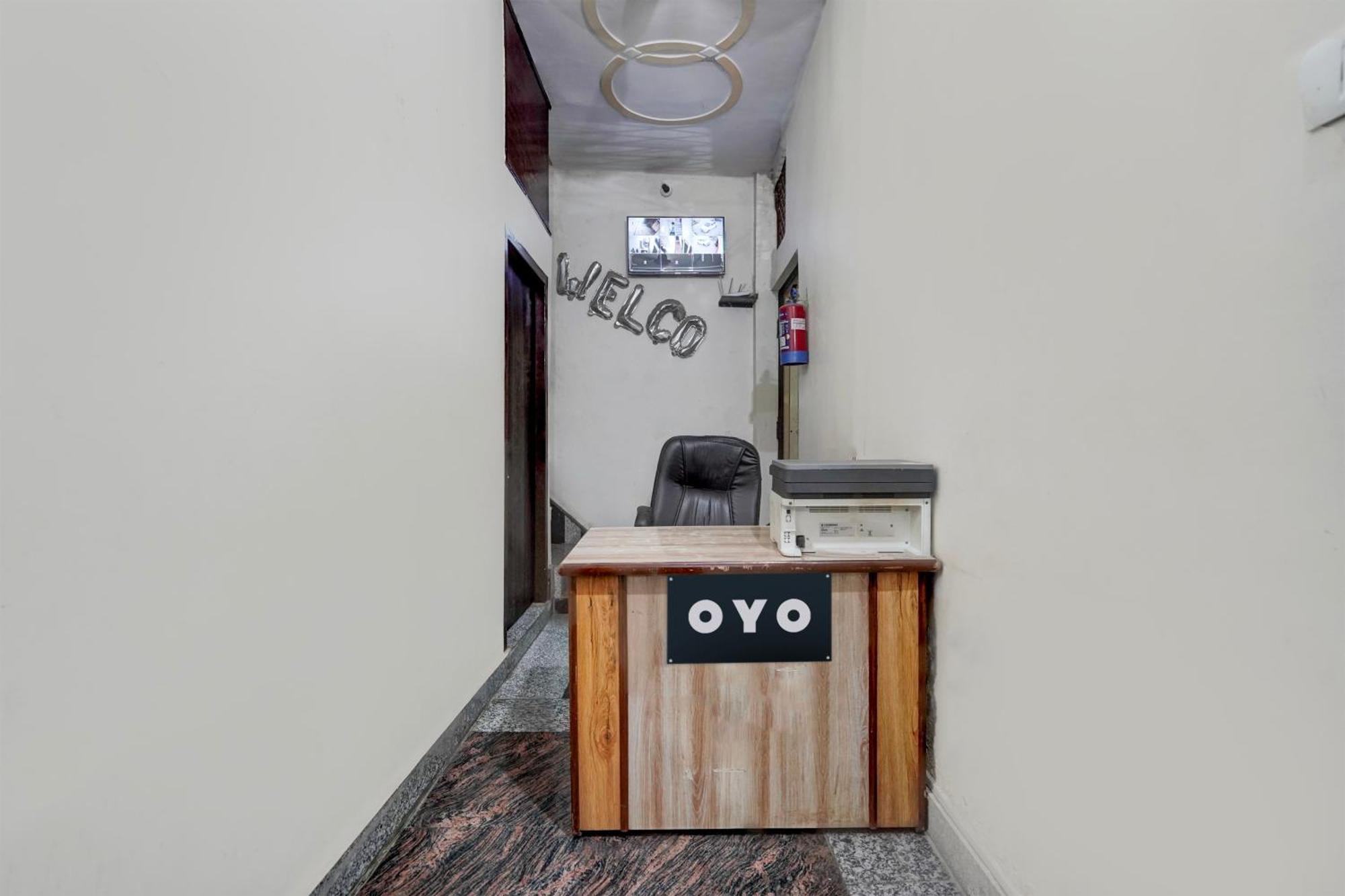 Oyo Hotel Maharaja Palace Мератх Экстерьер фото